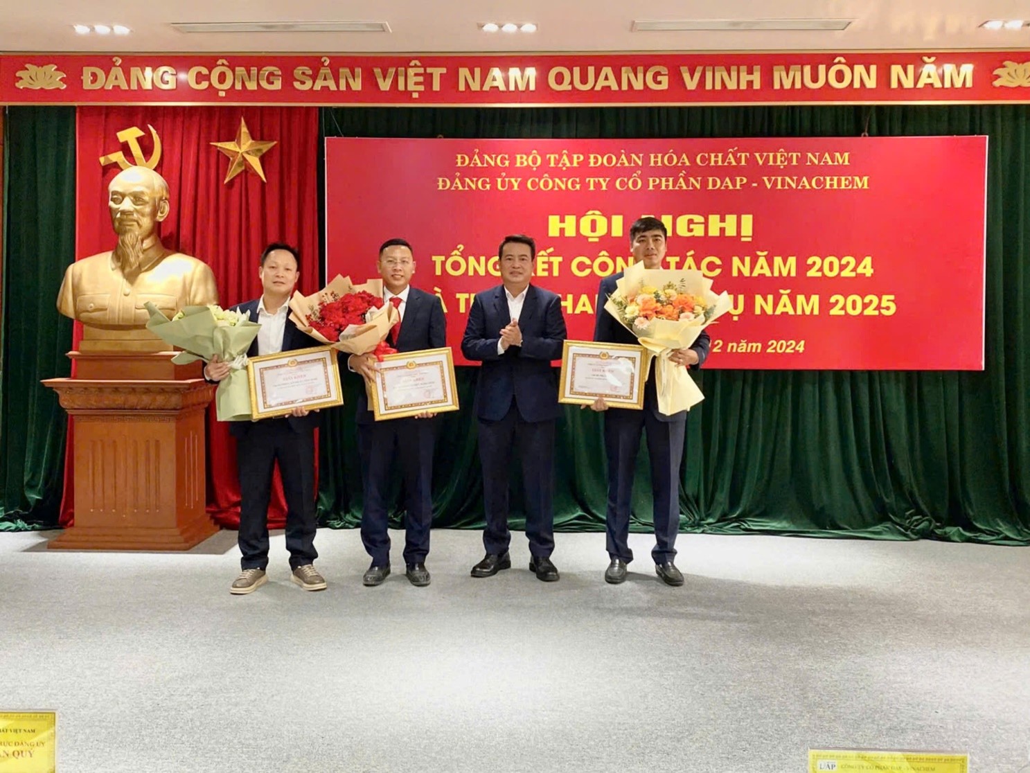 Đảng ủy Công ty Cổ phần DAP-Vinachem tổ chức  Hội nghị Tổng kết công tác năm 2024, triển khai nhiệm vụ năm 2025